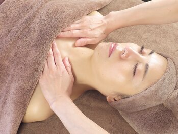 アンフィニ 麻布十番(Infini)/デコルテトリートメント