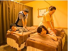 施術ルームへご案内（ペアの場合）