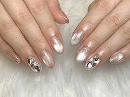 ストーン埋め尽くしネイル