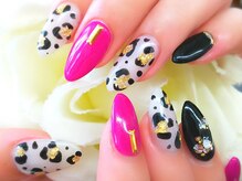 ネイルサロン シェル(Nail Salon SHELL)/ビビットピンクとレオパード