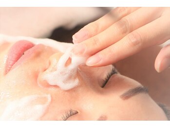 スキンイノベーションサロン 新潟女池店/毛穴ケアで困っている方へ！