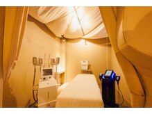 ジーワン オキナワ(G-ONE OKINAWA)の雰囲気（トレーニングマシーンが充実）