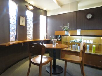 エステティックサロン プレゼン/自宅に招かれたような寛ぎの空間