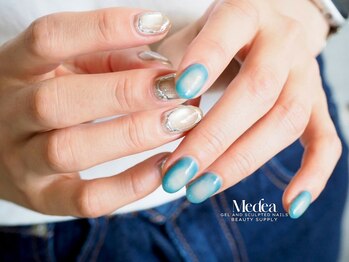 囲みグラデ・マグネットネイル