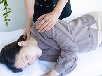 わくわく整体サロン 中央林間店の写真/【専門家も納得の技術を体感!】肩甲骨はがし＆肋骨整体でスッキリ改善☆マッサージで改善しない首肩こりに!