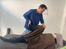 越谷ゆずりは整体院の雰囲気（股関節周りを緩めることで腰痛予防及び可動域UPにつながります。）