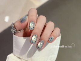 水色のドットネイル
