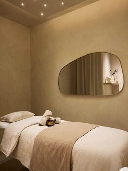 クイーンズネイル(Queeens nail)の写真/銀座一丁目徒歩１分の好立地♪日々頑張る大人女性に◎サブスク会員様マッサージ付きネイルコース準備中★