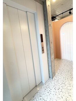 アプライ(APPLY)/エレベーターで3階までどうぞ♪