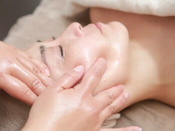 ママン(maman)/顔筋マッサージ