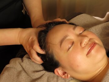 サロン ド 木蓮(Salon de 木蓮)の写真/頭皮から心まで、深いリラクゼーションを!頭のツボを刺激し、疲れ改善&首肩のコリまで解消!視界も良好に♪