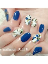 リッシュ(RICHE)/ブルーのチューリップネイル