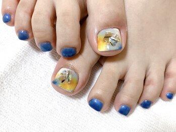 エムネイル(M Nail)の写真/出来る大人女子は足元まで抜かりない！持込みデザイン可◎ツルツルかかとになれる角質ケアメニューもあり◎