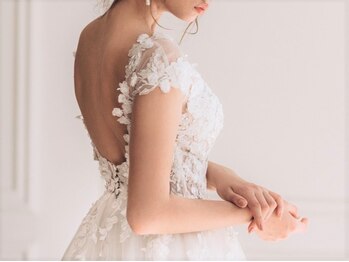渋谷キュア整体ルームの写真/デコルテ・肩幅・くびれの美しいラインは骨格から☆ソフトな肋骨矯正でドレスを上品に着こなす花嫁を実現♪