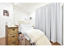 アミリービューティー ひたち野うしく店(Amily beauty)の雰囲気（広々した空間に雲のようなふかふかベットで疲れた肌に癒しを…）