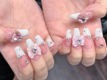 ネイルモンスター 新宿店(NAIL MONSTER)の写真/爪の形に自信が無い方や亀裂でお困りの方、コンプレックスのある方も憧れの縦長美爪で満足度◎