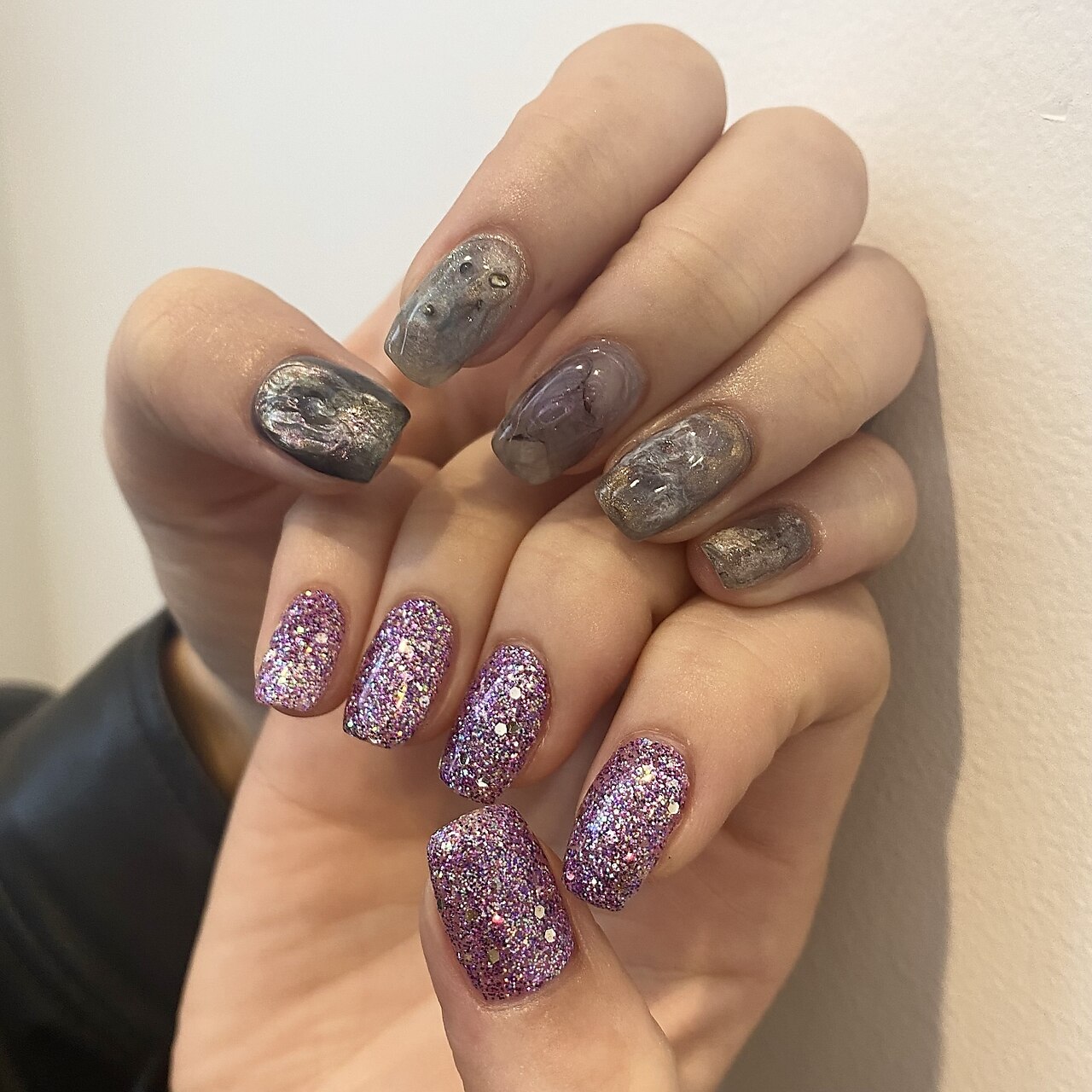 2026年冬トレンド】パープルラメのネイルデザイン集｜人気順｜4ページ