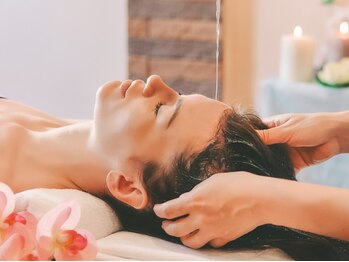 アーユルヴェーダサロン ナチュラルハーブス(Natural Herbs)の写真/【チャクラダラー30分 ￥4500】頭皮から心まで、ゆるやかにほどける癒し