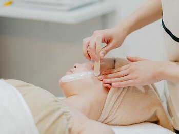 ピュアボディ(Pure Body)の写真/毛穴レスの艶肌に♪【全顔フェイシャルワックス+ハイドロ毛穴洗浄★￥9800】古い角質・毛穴汚れを解消！