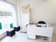 白を基調にした清潔感のある店内☆お客様はあなただけ。