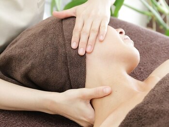 トータルボディサロン ひよりの写真/高い技術力のオールハンドで顔の筋肉をほぐし、リンパの流れを促進して、小顔効果UP！むくみ・たるみ改善◎