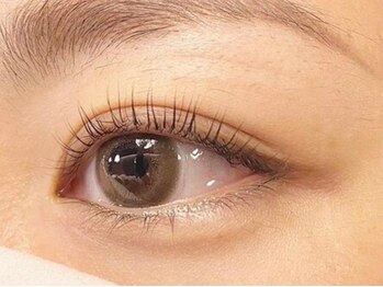 パプス ド コワフュール 甲東園店(Pap's de coiffeur)の写真/お目元の形や理想に合わせたまつ毛パーマで目元の印象を華やかにUP♪上がりにくい目尻・目頭もカール感◎