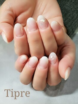 ティプリ(Tipre)の写真/【丁寧な施術でモチもよく、満足する仕上りに！】シンプルな中にも繊細なアートが輝くネイルをご提供♪