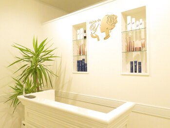 サロン ド ユウ(salon de Y)/ホワイトを貴重としたカウンター