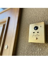 マロウアイラッシュ(mallow eyelash)/インターフォンカバーが目印