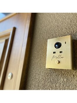 マロウアイラッシュ(mallow eyelash)/インターフォンカバーが目印