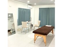 アールイー センダイ(RE/SENDAI)の雰囲気(店内は柔らかな照明に包まれた、落ち着いた完全個室空間です。)