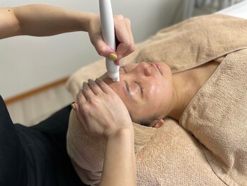 エミニティ トータルビューティーサロン(Eminity)の写真/毛穴ケアの救世主【ハイドロフェイシャル】すっぴん肌に自信が持てるつるんとした美毛穴に♪