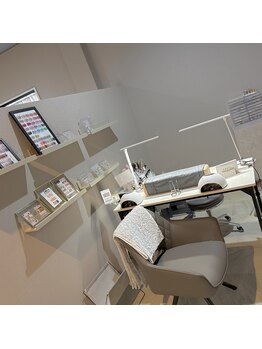 エミニー バイ ディーアール(EMINY by DR)の写真/全席半個室で周りを気にせず自分だけの空間でゆったりと指先を彩る至福のひと時を☆