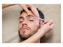 男性のお顔のお手入れも人気♪お顔の８割が眉毛で決まる！