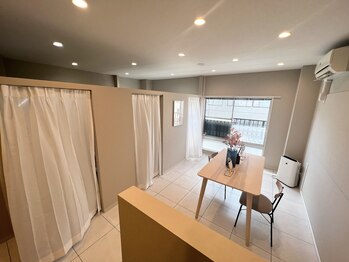 サーティ スリー(Thirty Three)/【暖かみのある間接照明】