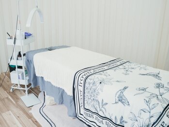 オーネイルプラスアイ(O^nail+i)の写真/【レディースにもメンズにも◎】フェイシャルWaxで産毛・角質を取り除き、お肌がワントーンアップ