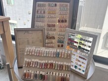 豊富なカラーチャート、月替わりデザインは毎月更新