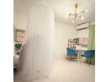 ヨサパーク ドリーム 成増店(YOSA PARK DREAM)の雰囲気(夜遅くまで営業◎白と緑を基調とした「非日常」の上質空間)