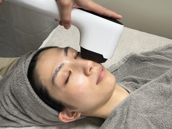 コリー(Kolly)の写真/【リピ-トするごとに効果を実感◎】部分～全顔OKの切らないエイジングケアフェイシャル!お顔の印象に変化を