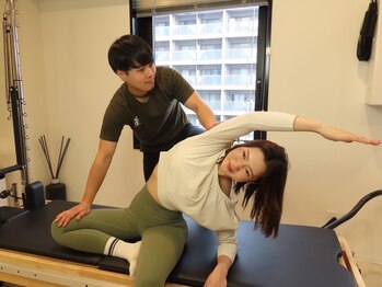 ワイズ パーソナル アンド ヘルス 恵比寿店(Y's Personal&Health)/ストレッチ風景