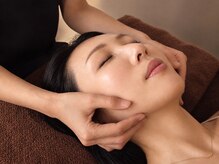 ラ アクサル(la.akthar)の雰囲気(しわやたるみを改善するだけでなく 細胞からハリのある黄金比へ)