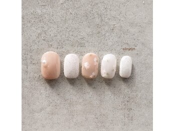 シルニー リム(Silny rim)/アシンメトリーニュアンスネイル