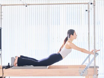 ラ ピラティス 銀座店(La pilates)/背骨を動かし、身体の土台を作る