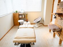 ホーム カイロプラクティック 平塚整体院/施術ベッド☆電動バウンサーあり
