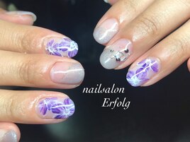 パープルお花のグレージュネイル