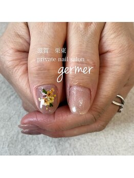 親指にもドライフラワー!