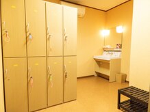 シャワー付き更衣室です