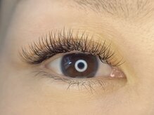 シャイン(shine)の雰囲気（Wフラットラッシュで密度を高めボリュームを出し存在感を。）