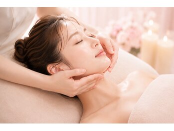 ララ(LALA)の写真/むくみ解消！フェイスラインが変わる♪お顔だけではなく首肩・肩甲骨マッサージで巡りを整えすっきり小顔へ