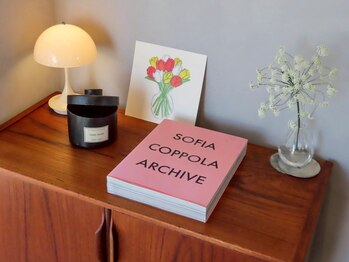 ルーラ まつげ(LAURA)/北欧を周り選んだ家具や小物